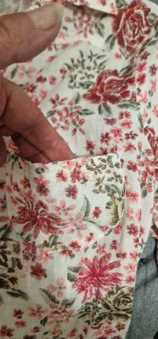 Blusa fina floral algodón H&M.