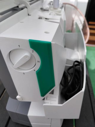 Máquina de coser Husqvarna Jade 20