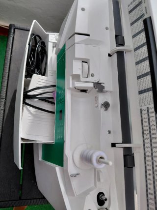 Máquina de coser Husqvarna Jade 20
