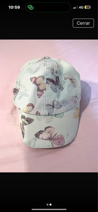 Gorra con estampado de mariposas
