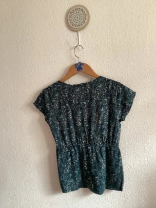 Camiseta Zergatik verde y azul