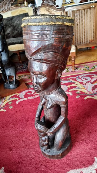 Tambor africano tallado a mano