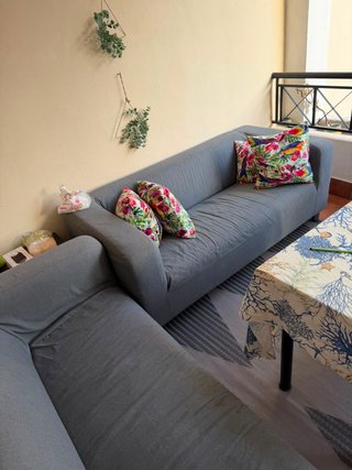 Comedor, 2 sofás y 2 estructuras de cama