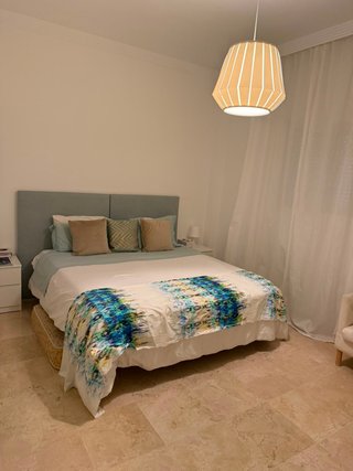 Comedor, 2 sofás y 2 estructuras de cama