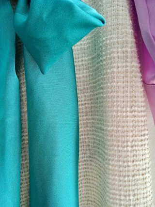 Conjunto Blusa Malva y Pantalón Beige.