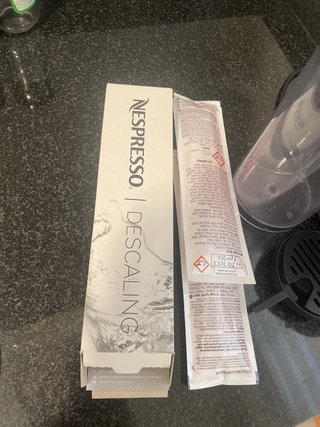 Cafetera Nespresso + Descalcificante