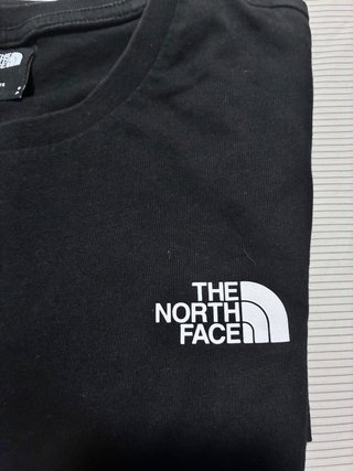 Camiseta The North Face Negra Roja