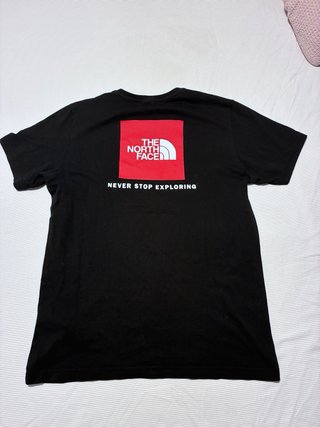 Camiseta The North Face Negra Roja