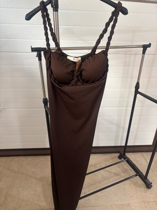 Vestido largo marrón trenzado