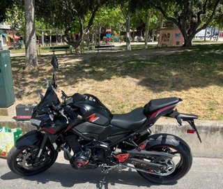 Kawasaki Z900 Negra y Roja
