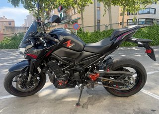 Kawasaki Z900 Negra y Roja
