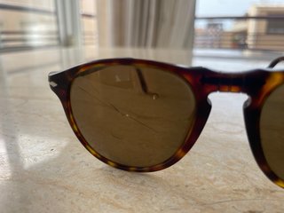 Gafas de sol Persol modelo 9649-S 24/57 usadas.