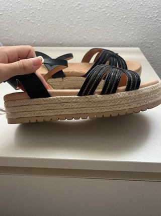 Sandalias mustang negras casi nuevas