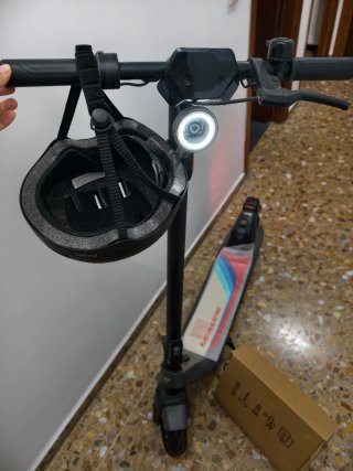 Patinete Eléctrico NIU KQi2 con casco incluido.