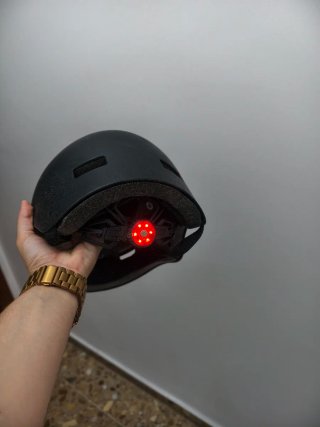 Patinete Eléctrico NIU KQi2 con casco incluido.