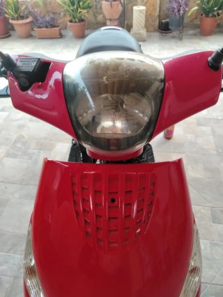 Carcasa Delantera Piaggio Zip Roja, incluye faro