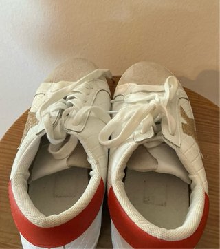 Zapatillas blancas con estrella dorada talla 37