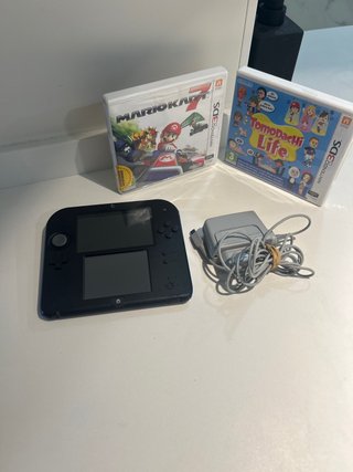 Nintendo 2DS Negra + Mario Kart 7 y Tomodachi Life