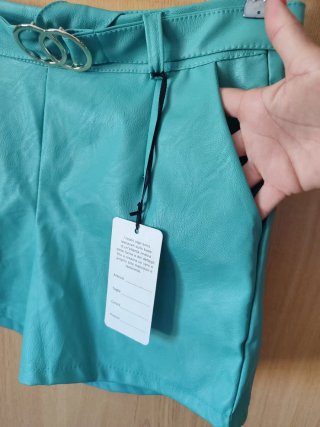 Shorts polipiel cinturón talla L Nuevo