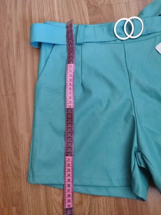 Shorts polipiel cinturón talla L Nuevo