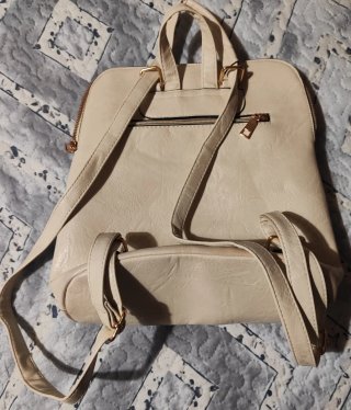 Bolso Mochila Beige con Diseño