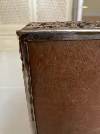 Caja plateada labrada vintage