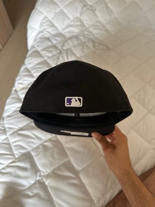 Gorra New Era CR Negra Morada
