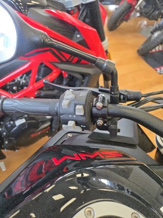 SWM HOKU 125 2025 Negra/Roja