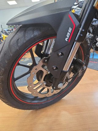 SWM HOKU 125 2025 Negra/Roja