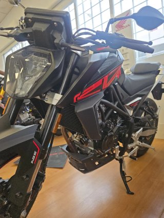 SWM HOKU 125 2025 Negra/Roja