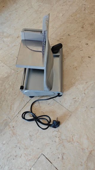 Affettatrice elettrica con taglio