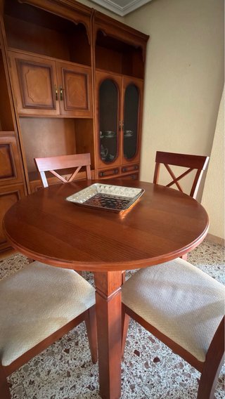 Mesa redonda y 4 sillas comedor madera