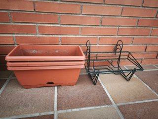 Macetas de balcón y soporte metálico