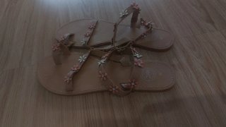 Sandalias planas con flores talla 38