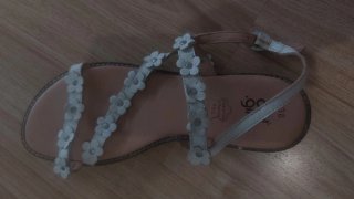 Sandalias Oh! Girl flores blancas talla 38