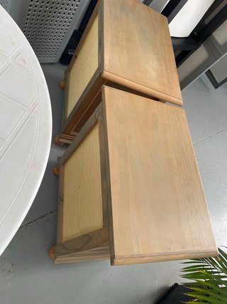 Juego 2 Mesitas de Noche Madera
