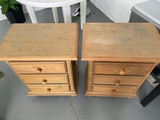 Juego 2 Mesitas de Noche Madera