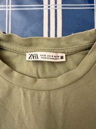Camiseta sin mangas ZARA verde oliva