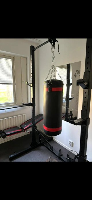 Banco abdominales, pesas, barra y saco boxeo