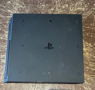 PlayStation 4 Pro 1TB (CUH-7216B) + Mando + cables