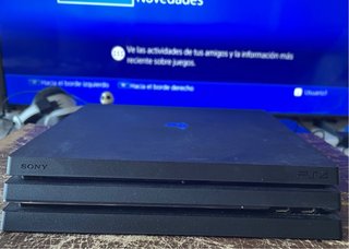 PlayStation 4 Pro 1TB (CUH-7216B) + Mando + cables