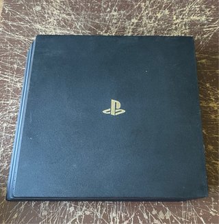 PlayStation 4 Pro 1TB (CUH-7216B) + Mando + cables
