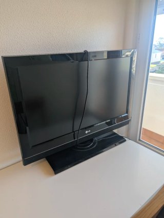 TV LG 32 Negra. No es smart TV .