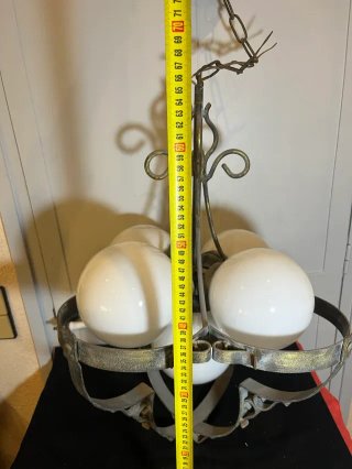 Lámpara forja vintage 5 globos opalinos