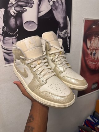 Jordan 1 Mid Oro Blanco