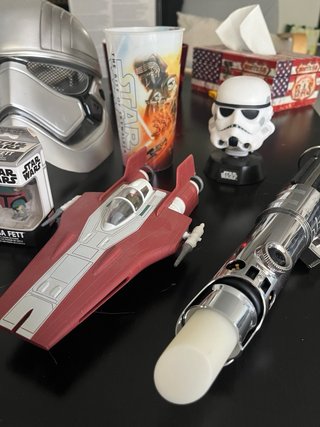 Pack Star Wars: Cascos, Naves y Figuras