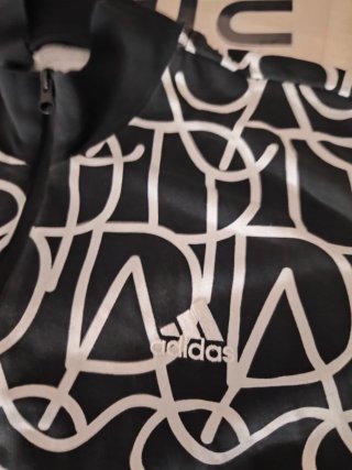 Chaqueta Adidas Negra y Blanca