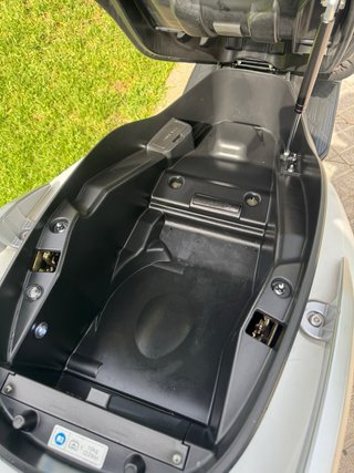 Kawasaki J300 ABS Maxi Scooter