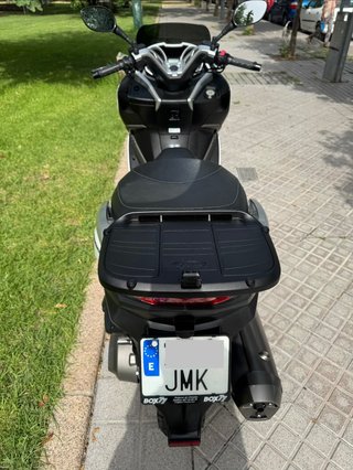 Kawasaki J300 ABS Maxi Scooter