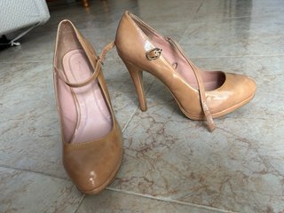 Zara Trafaluc tacones camel pulsera